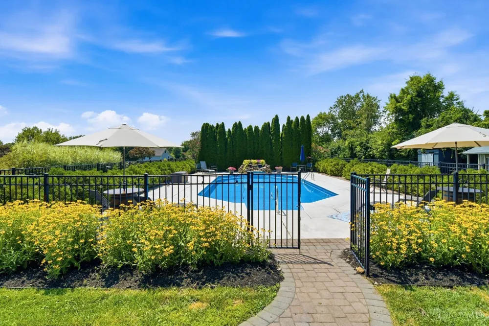 2327 Elizabeth Drive Clearcreek, OH 45068