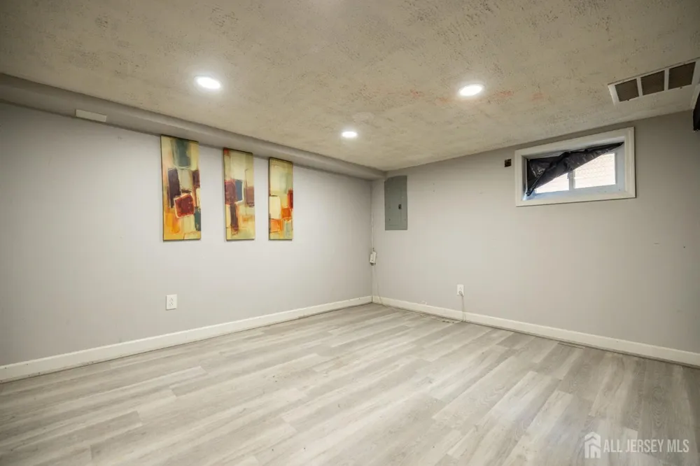 15 Clinton Avenue Keasbey, NJ 08832