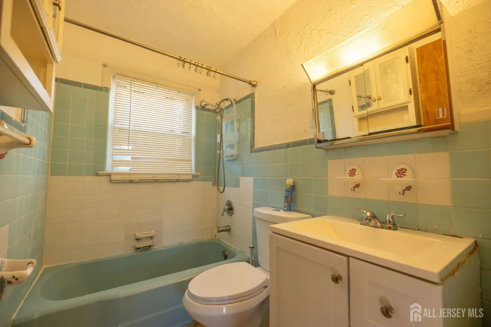 15 Clinton Avenue Keasbey, NJ 08832