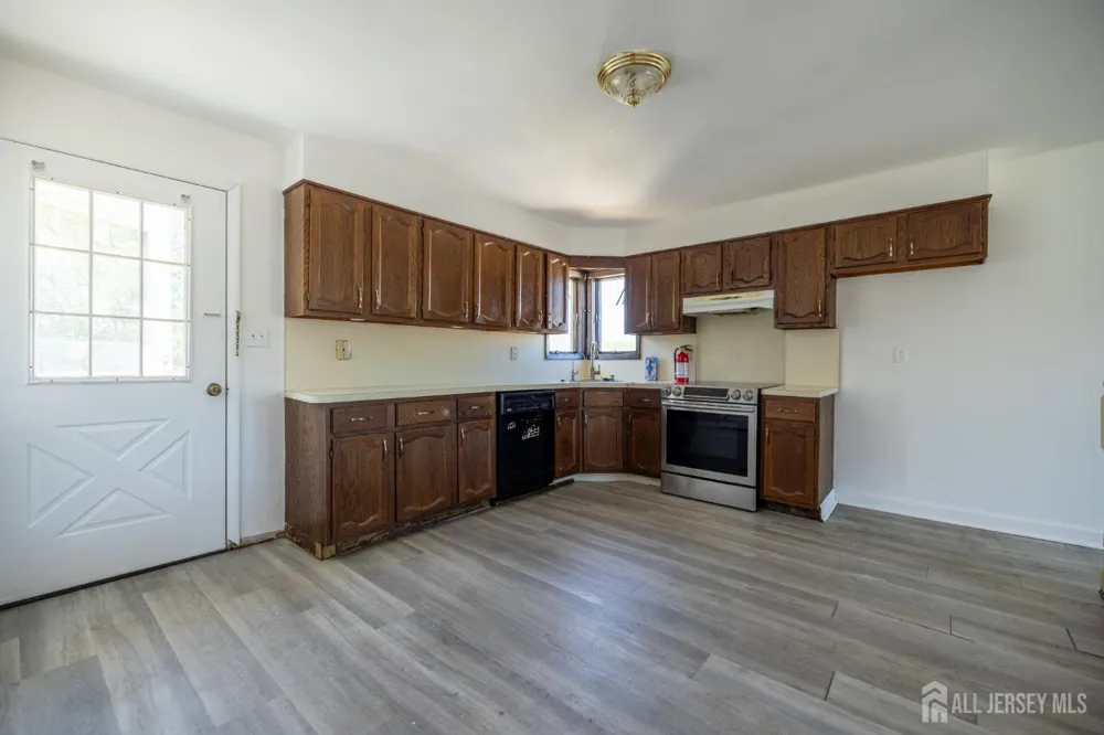 15 Clinton Avenue Keasbey, NJ 08832