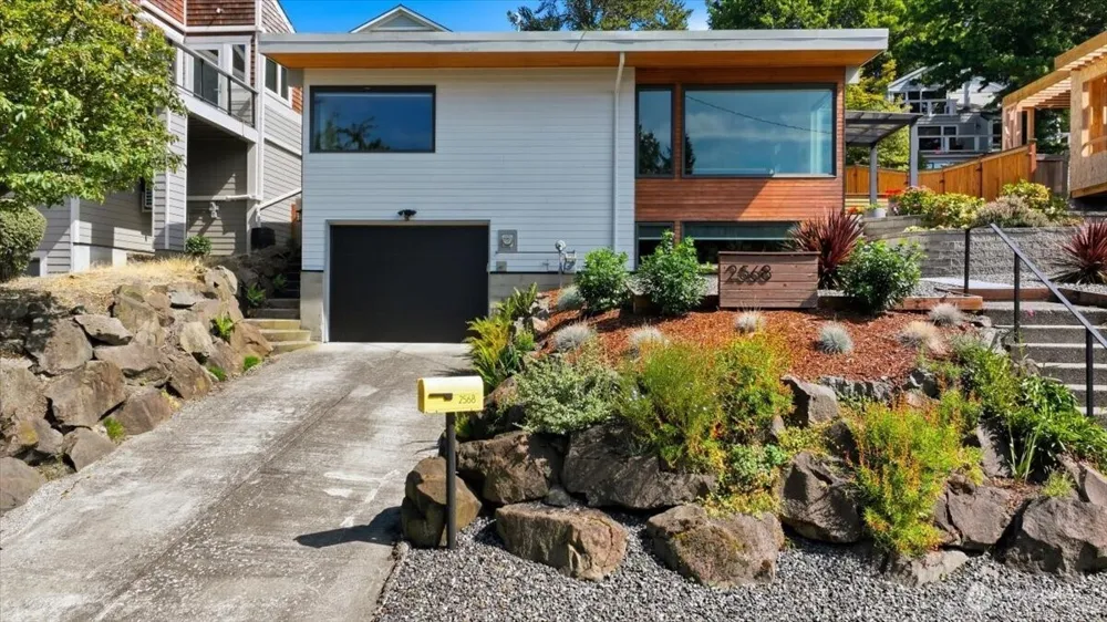 2568 13th Avenue W Seattle, WA 98119