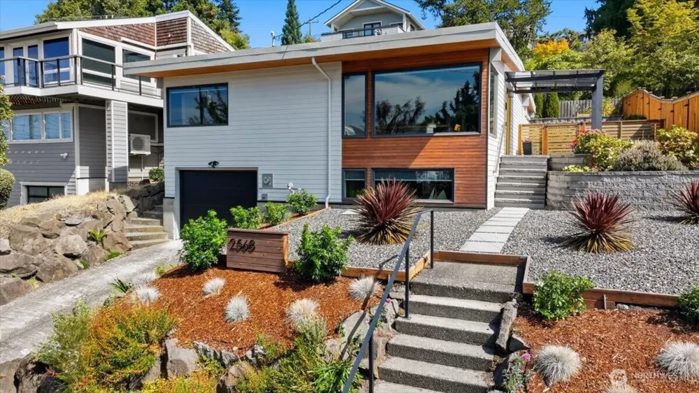 2568 13th Avenue W Seattle, WA 98119