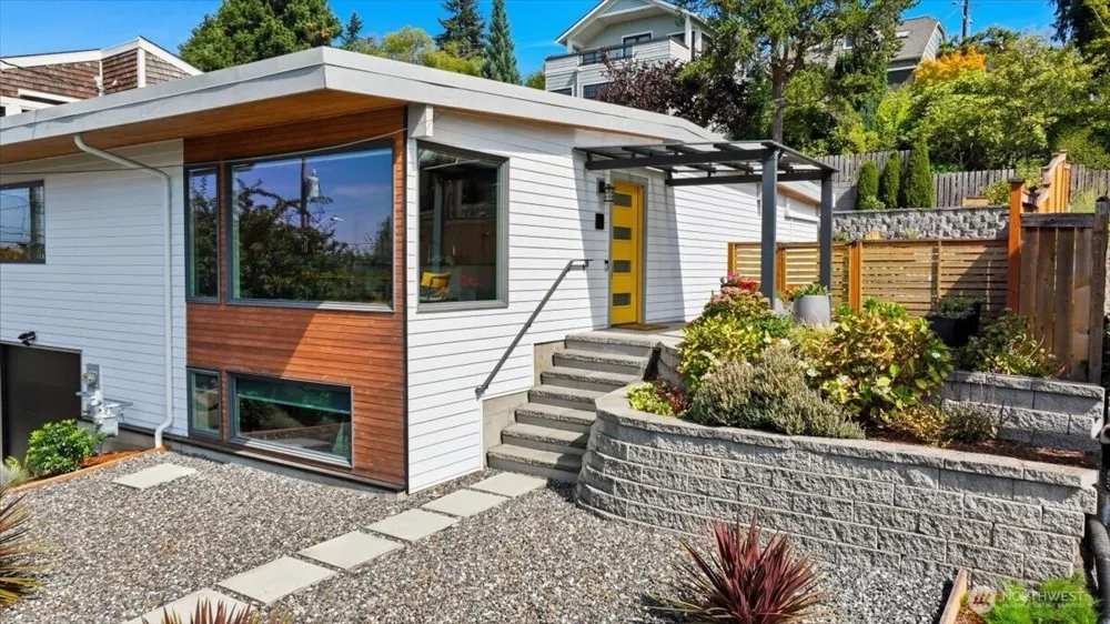 2568 13th Avenue W Seattle, WA 98119