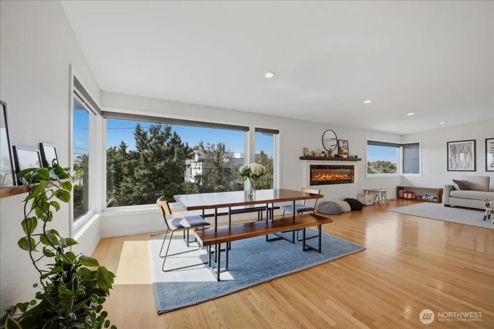 2568 13th Avenue W Seattle, WA 98119