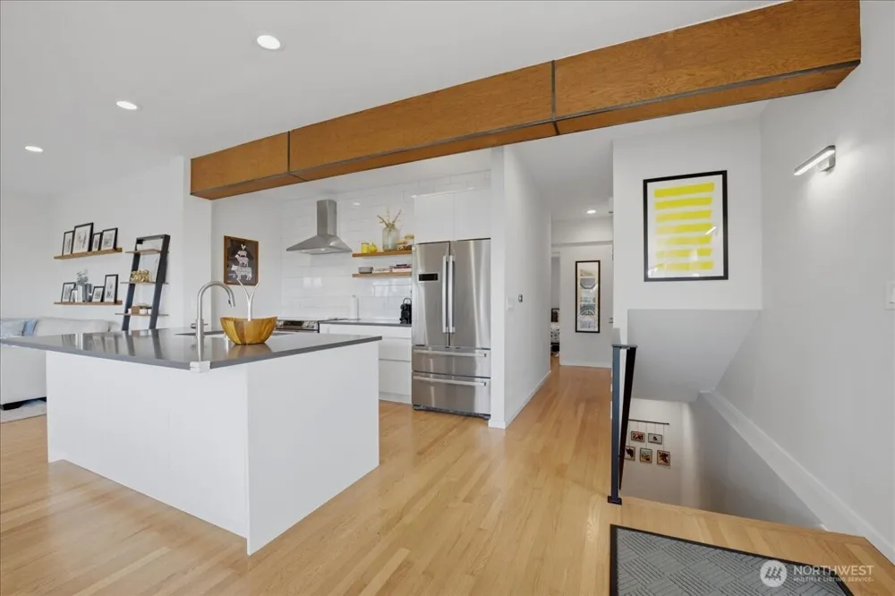 2568 13th Avenue W Seattle, WA 98119