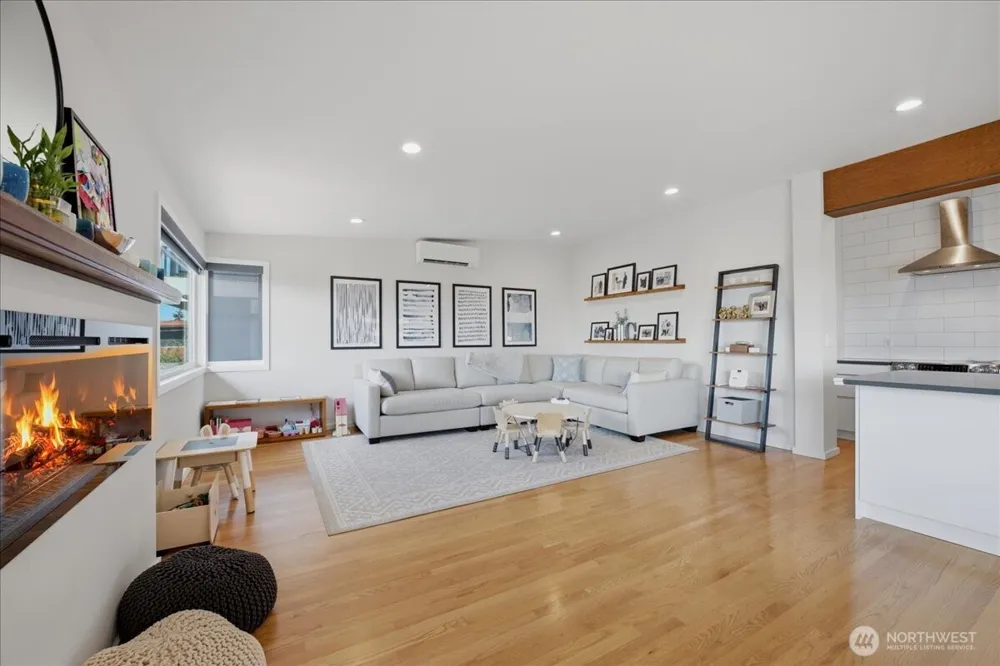 2568 13th Avenue W Seattle, WA 98119