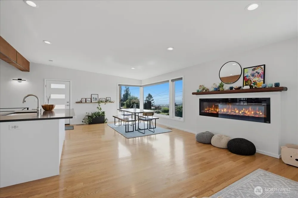 2568 13th Avenue W Seattle, WA 98119