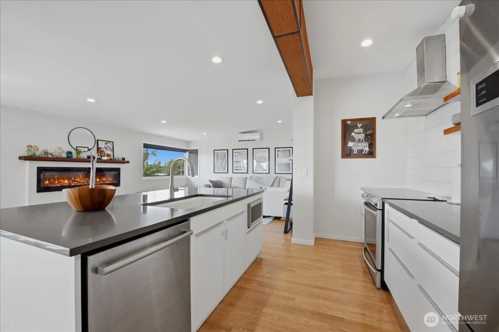 2568 13th Avenue W Seattle, WA 98119
