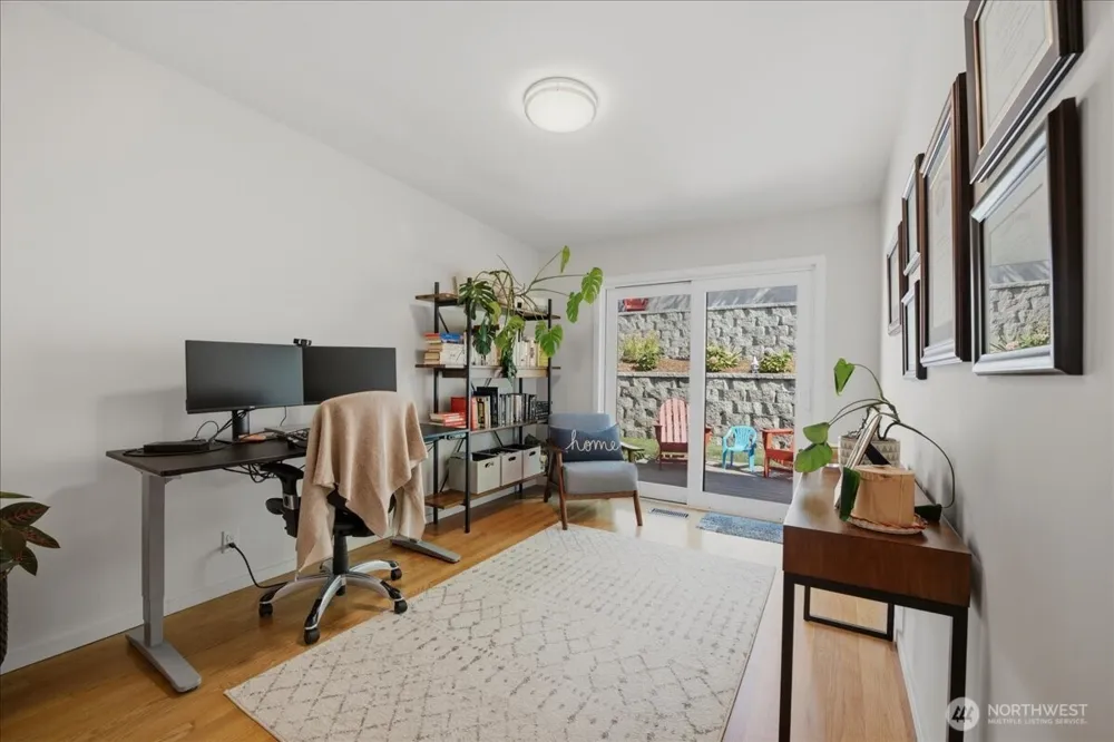 2568 13th Avenue W Seattle, WA 98119
