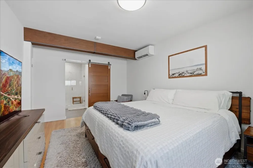 2568 13th Avenue W Seattle, WA 98119