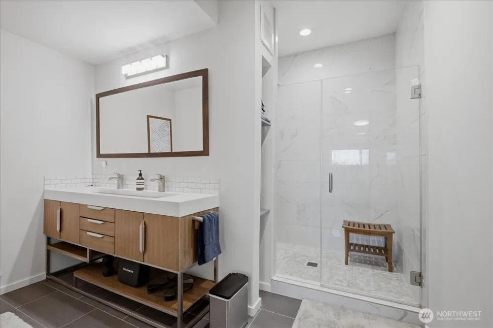 2568 13th Avenue W Seattle, WA 98119