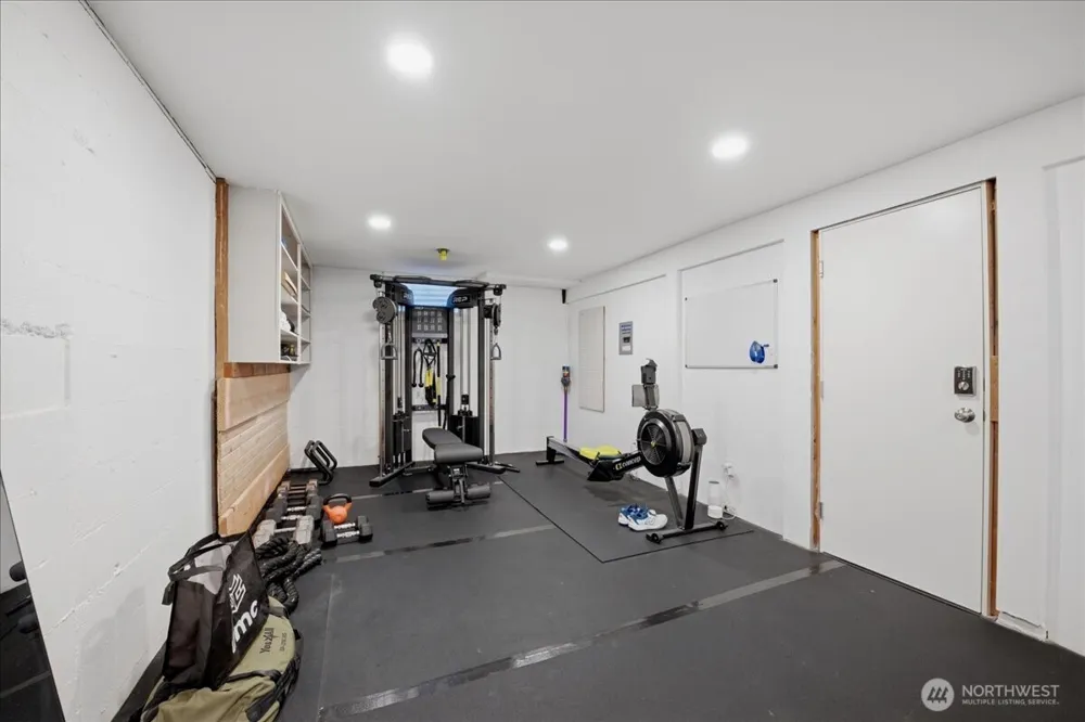 2568 13th Avenue W Seattle, WA 98119