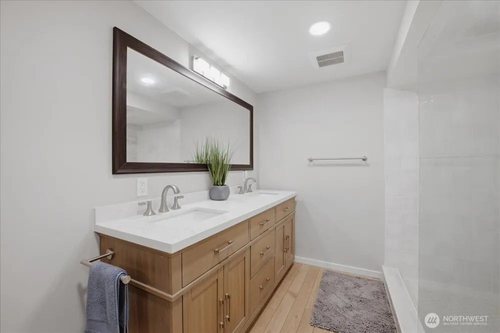 2568 13th Avenue W Seattle, WA 98119