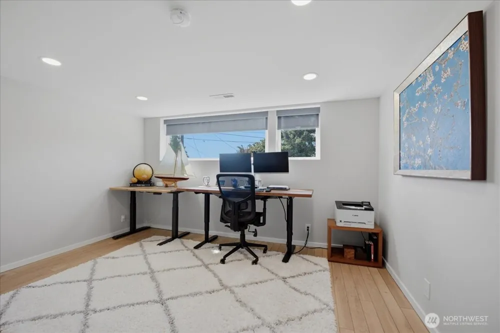 2568 13th Avenue W Seattle, WA 98119