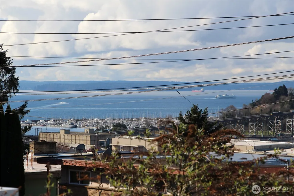 2568 13th Avenue W Seattle, WA 98119