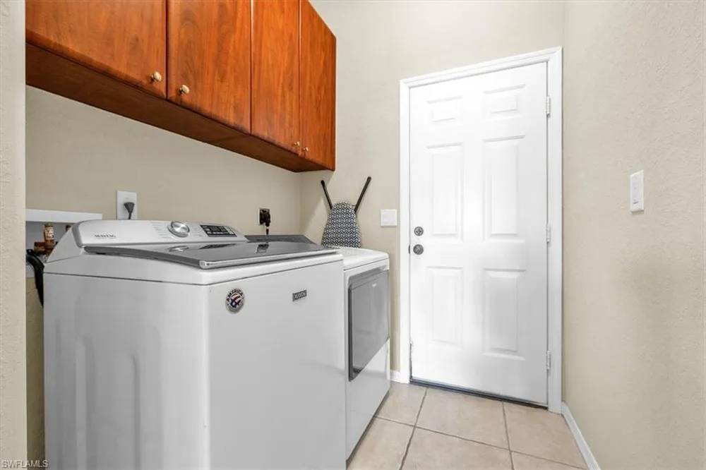 2909 SW 38th Street Cape Coral, FL 33914