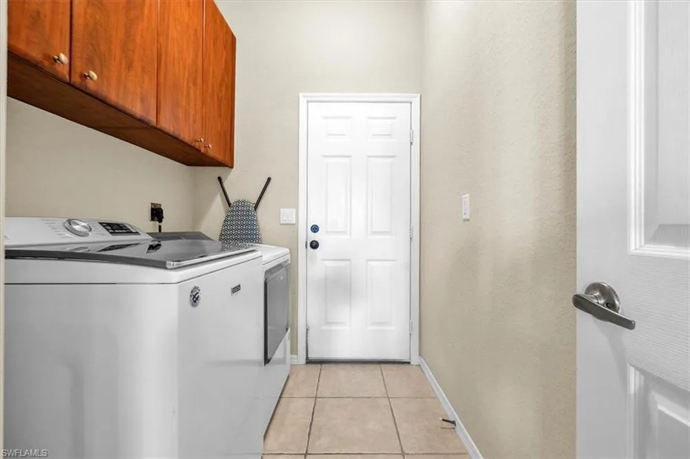 2909 SW 38th Street Cape Coral, FL 33914