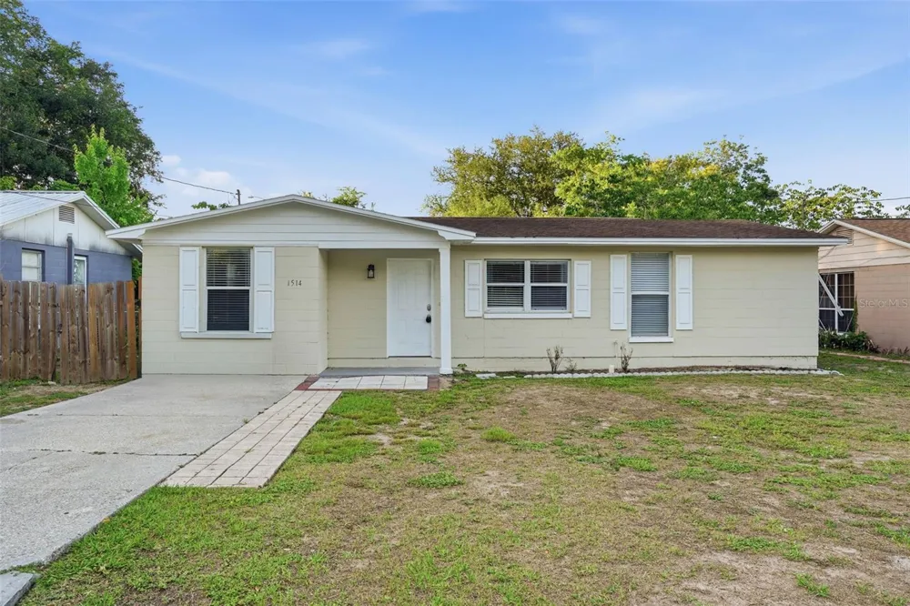 1514 CREST AVENUE Leesburg, FL 34748