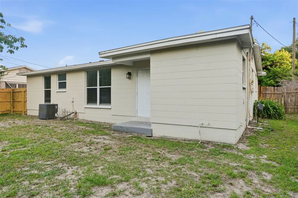 1514 CREST AVENUE Leesburg, FL 34748