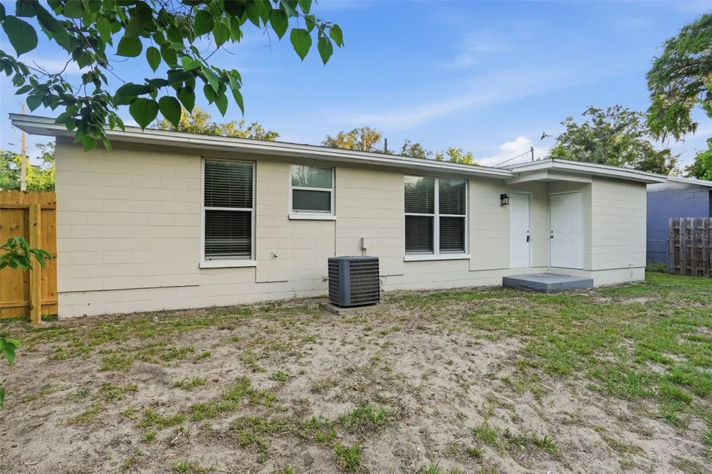 1514 CREST AVENUE Leesburg, FL 34748