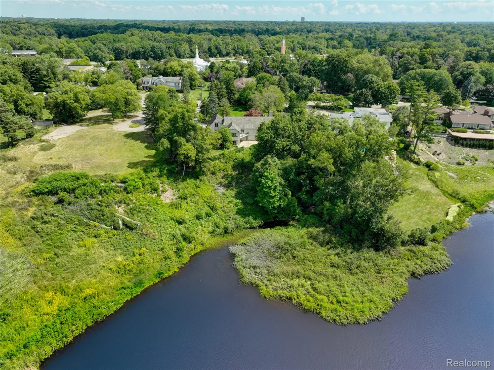 363 Lakewood Drive Bloomfield Hills City, MI 48304