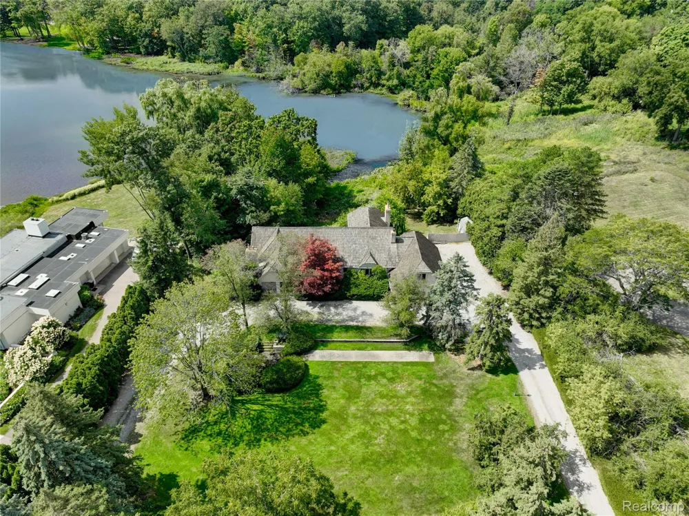 363 Lakewood Drive Bloomfield Hills City, MI 48304