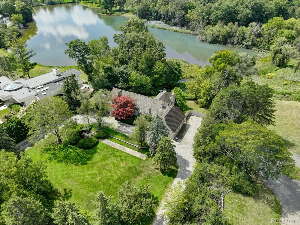 363 Lakewood Drive Bloomfield Hills City, MI 48304