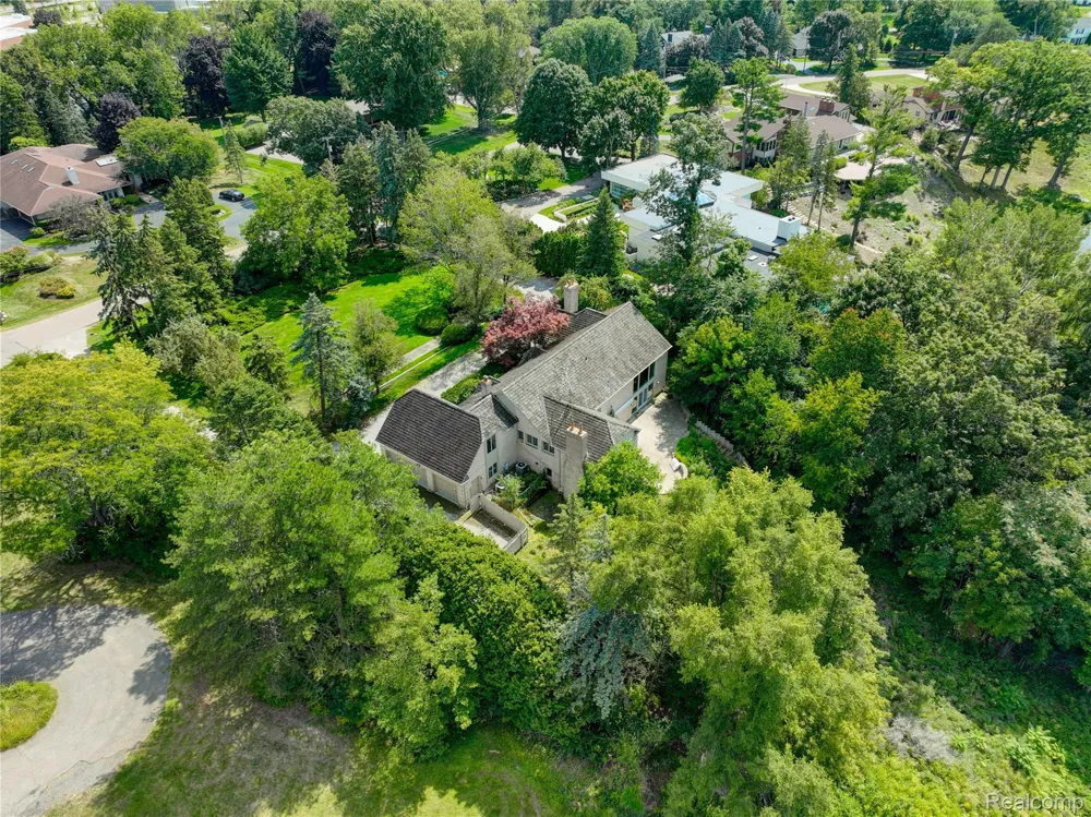 363 Lakewood Drive Bloomfield Hills City, MI 48304