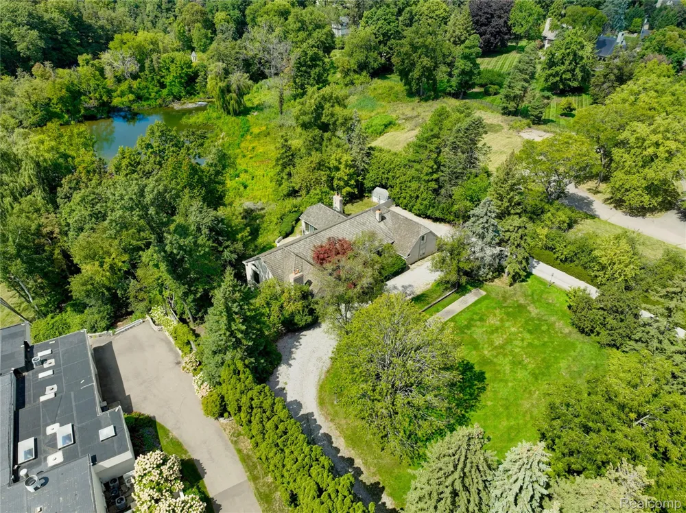 363 Lakewood Drive Bloomfield Hills City, MI 48304