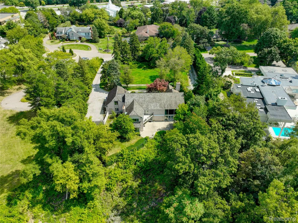 363 Lakewood Drive Bloomfield Hills City, MI 48304