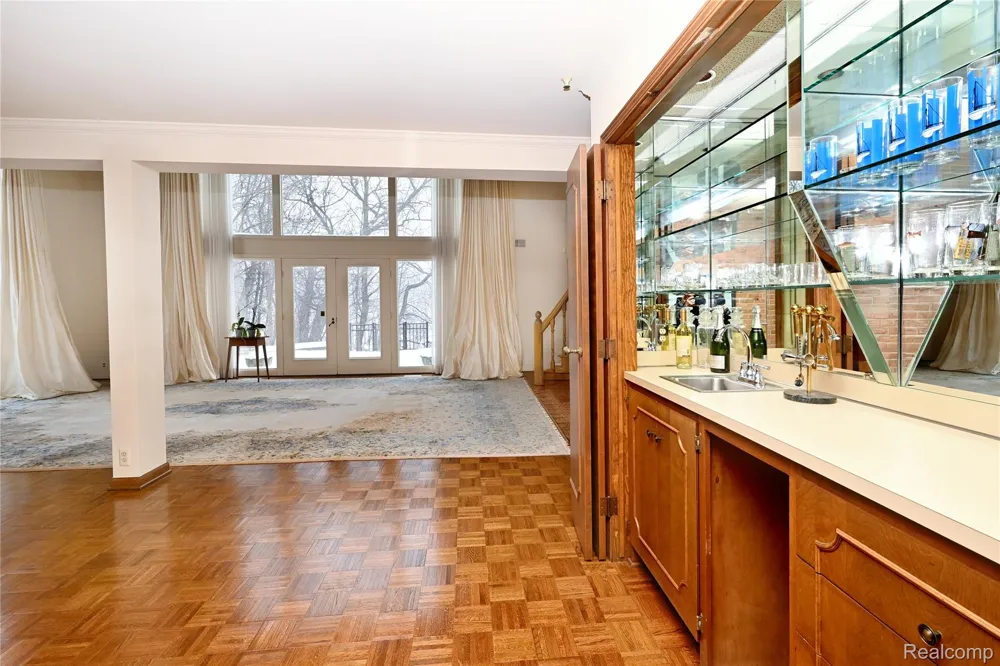363 Lakewood Drive Bloomfield Hills City, MI 48304