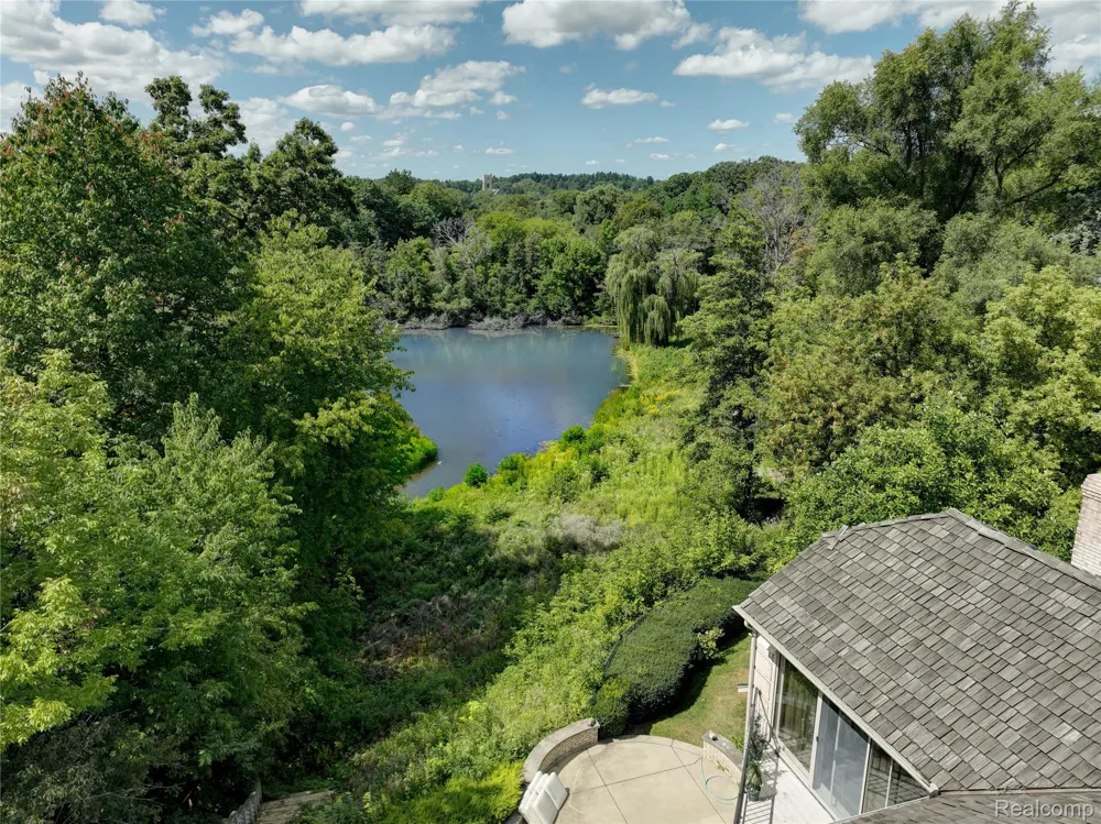 363 Lakewood Drive Bloomfield Hills City, MI 48304