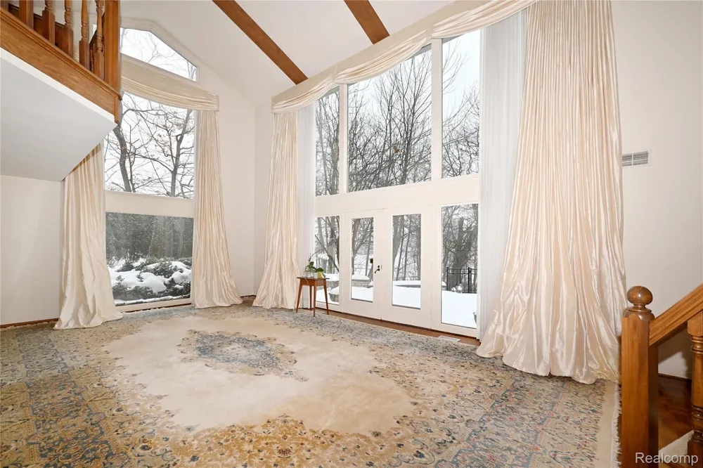 363 Lakewood Drive Bloomfield Hills City, MI 48304