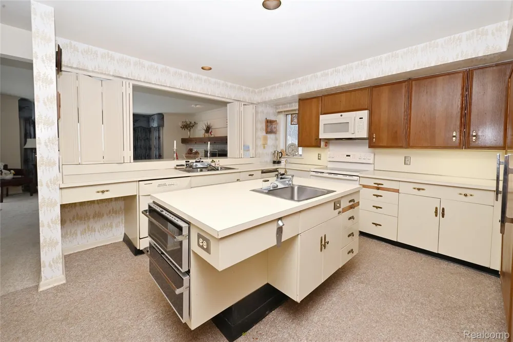 363 Lakewood Drive Bloomfield Hills City, MI 48304