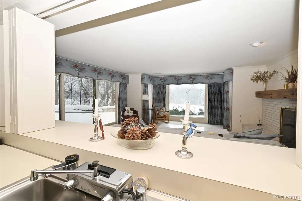 363 Lakewood Drive Bloomfield Hills City, MI 48304