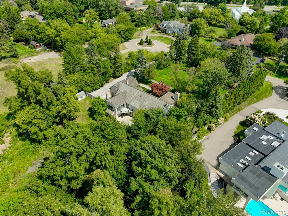 363 Lakewood Drive Bloomfield Hills City, MI 48304