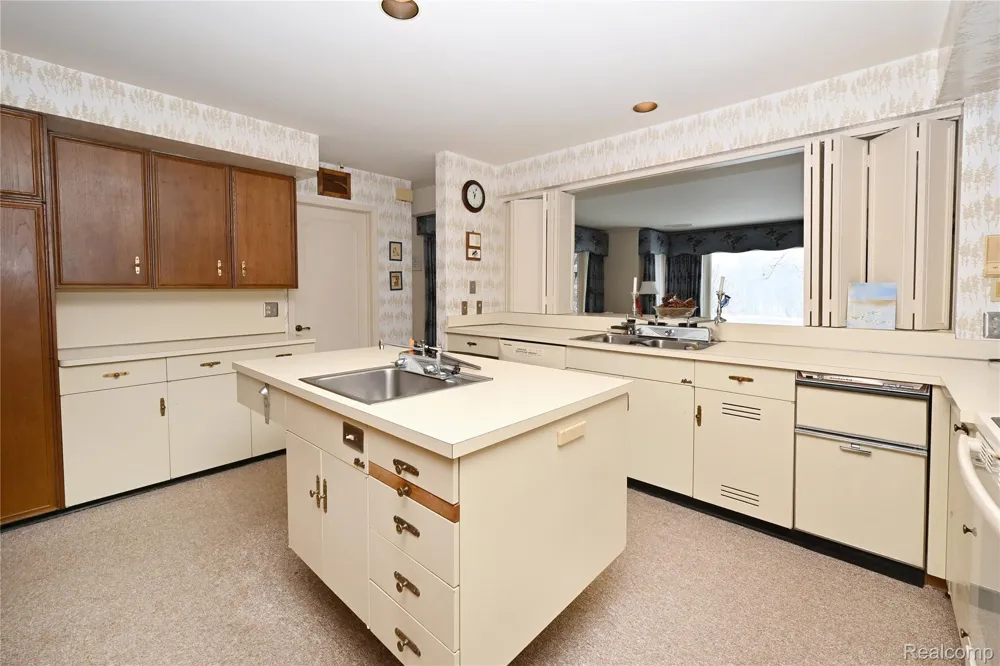 363 Lakewood Drive Bloomfield Hills City, MI 48304