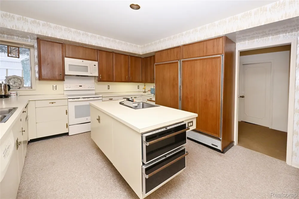 363 Lakewood Drive Bloomfield Hills City, MI 48304