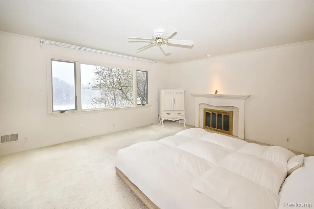 363 Lakewood Drive Bloomfield Hills City, MI 48304