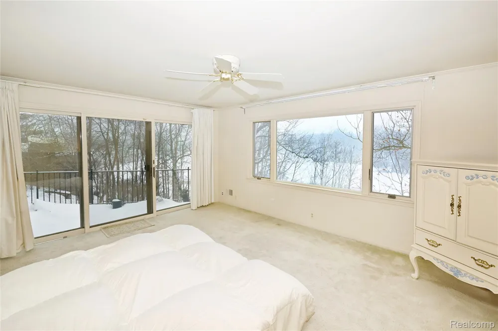 363 Lakewood Drive Bloomfield Hills City, MI 48304