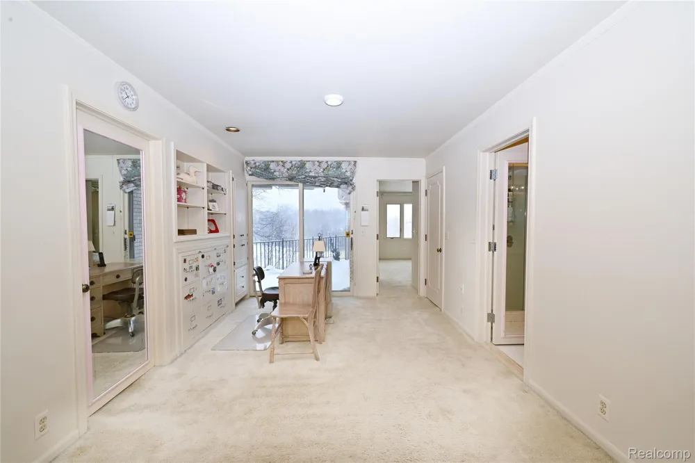 363 Lakewood Drive Bloomfield Hills City, MI 48304