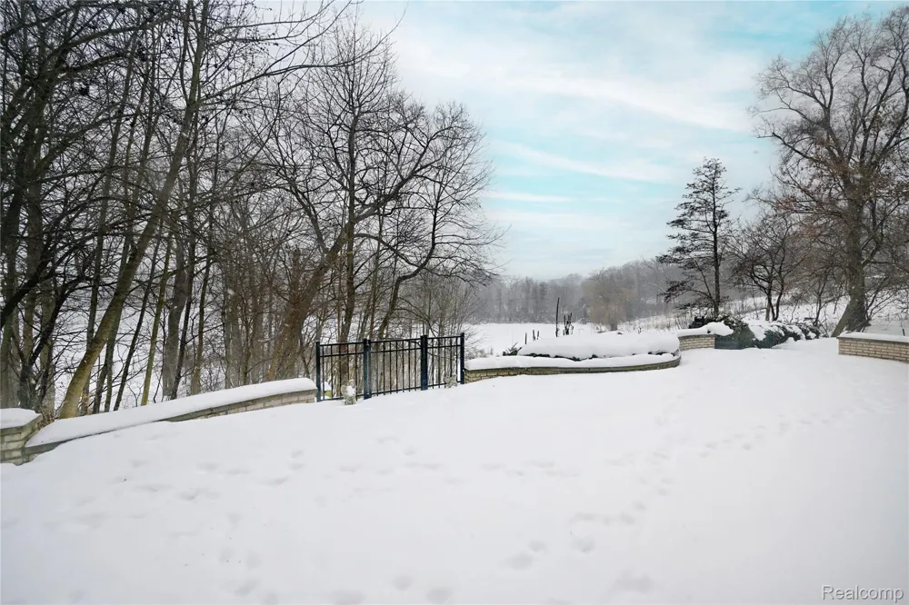 363 Lakewood Drive Bloomfield Hills City, MI 48304