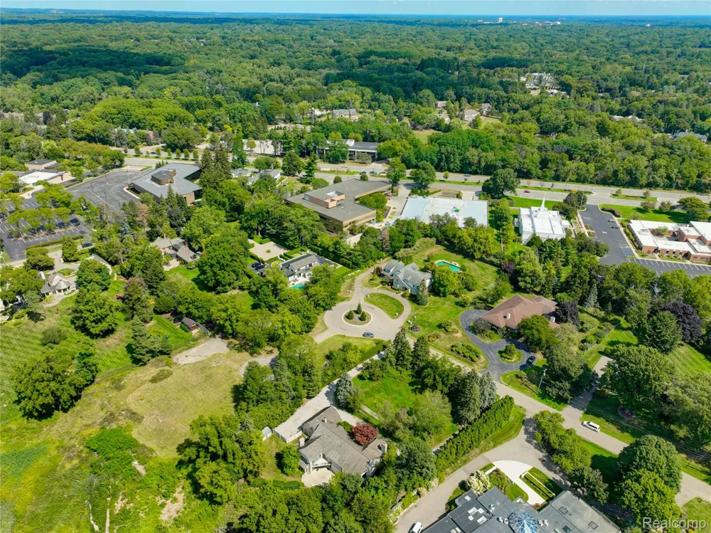 363 Lakewood Drive Bloomfield Hills City, MI 48304