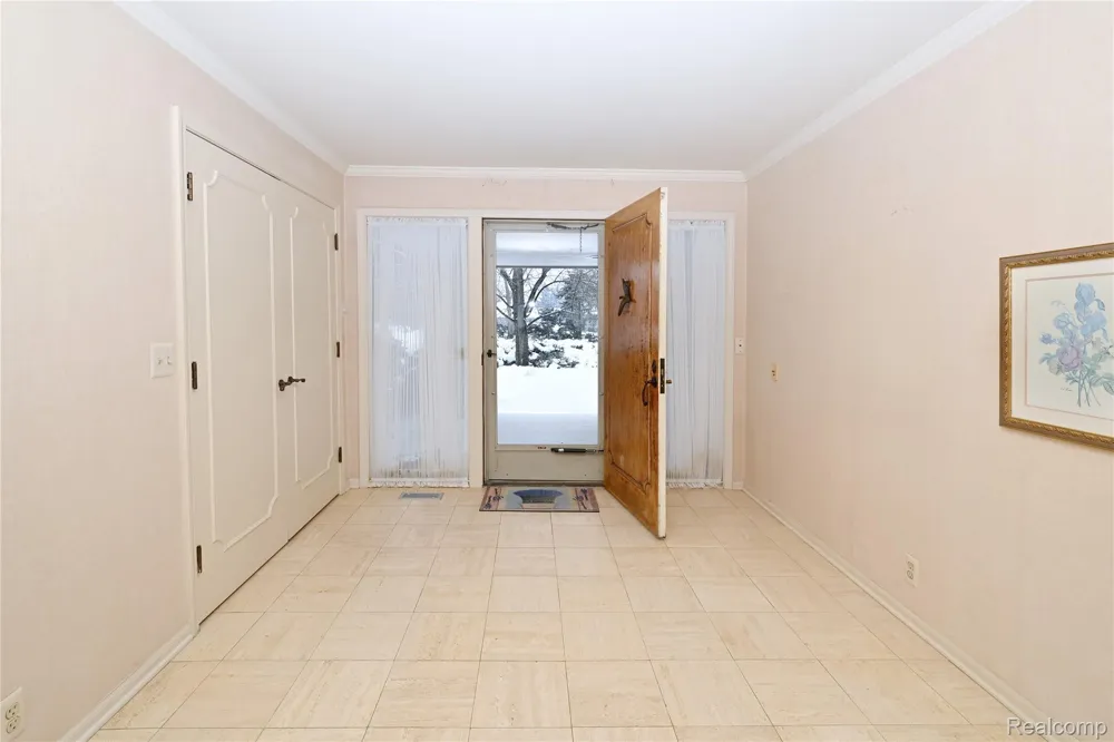 363 Lakewood Drive Bloomfield Hills City, MI 48304