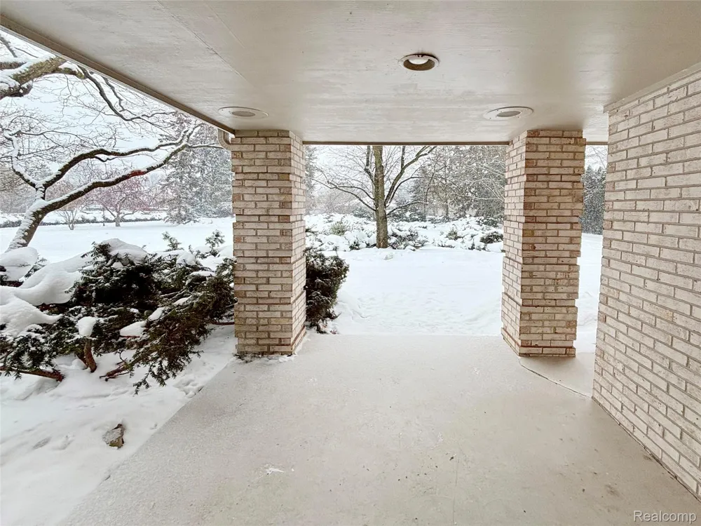 363 Lakewood Drive Bloomfield Hills City, MI 48304