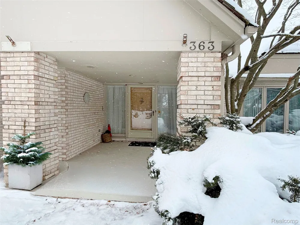 363 Lakewood Drive Bloomfield Hills City, MI 48304