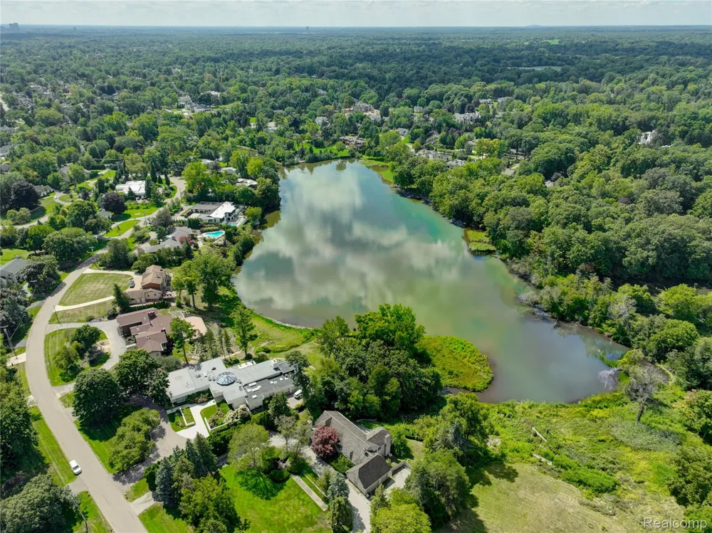 363 Lakewood Drive Bloomfield Hills City, MI 48304