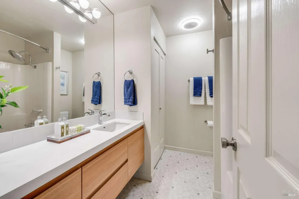 22 Anchorage Road Sausalito, CA 94965
