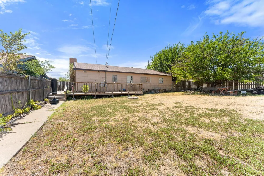 701 E 15TH AVENUE Pampa, TX 79065