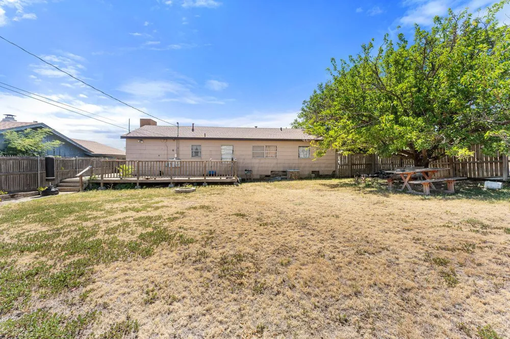 701 E 15TH AVENUE Pampa, TX 79065